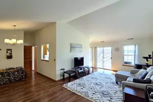 745 W Streamwood Blvd, Streamwood, IL 60107 - Photo 2