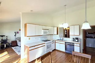 745 W Streamwood Blvd, Streamwood, IL 60107 - Photo 6