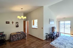 745 W Streamwood Blvd, Streamwood, IL 60107 - Photo 4