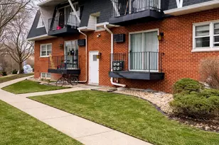 5749 Circle Dr, Oak Lawn, IL 60453 - Photo 1