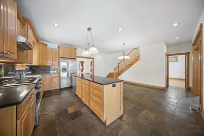 215 E Pine Avenue, Roselle, IL 60172 - Photo 8