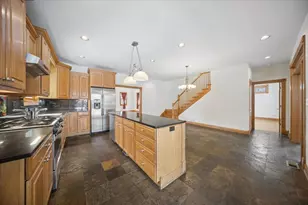 215 E Pine Ave, Roselle, IL 60172 - Photo 8