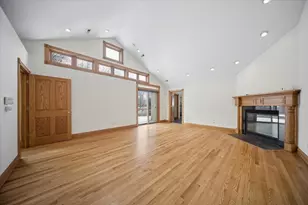 215 E Pine Ave, Roselle, IL 60172 - Photo 14