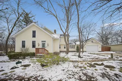 215 E Pine Avenue, Roselle, IL 60172 - Photo 2