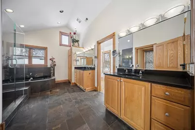 215 E Pine Avenue, Roselle, IL 60172 - Photo 16