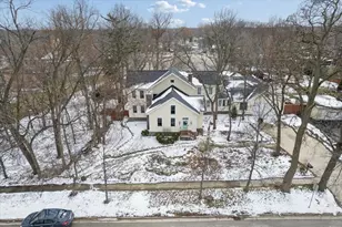 215 E Pine Ave, Roselle, IL 60172 - Photo 32