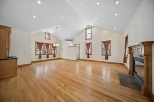 215 E Pine Ave, Roselle, IL 60172 - Photo 4