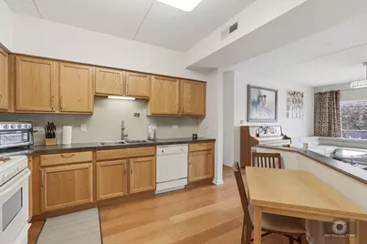 3401 N Carriageway Drive #208, Arlington Heights, IL 60004 - Photo 8