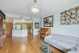 3401 N Carriageway Dr, Arlington Heights, IL 60004 - Photo 4