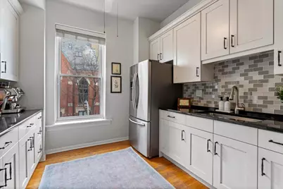 1051 W Barry Avenue #2W, Chicago, IL 60657 - Photo 4