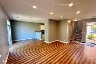 423 Acushnet St, Elgin, IL 60124 - Photo 2