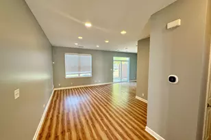 423 Acushnet St, Elgin, IL 60124 - Photo 6