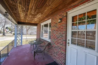 335 E Oak Street, Watseka, IL 60970 - Photo 4