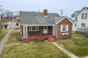 335 E Oak St, Watseka, IL 60970 - Photo 2