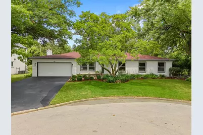 1 Camberley Court, Hinsdale, IL 60521 - Photo 2