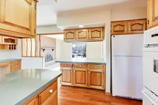 26W548 Prairie Ave, Winfield, IL 60190 - Photo 12