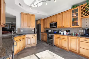 425 Benjamin Dr, Vernon Hills, IL 60061 - Photo 8