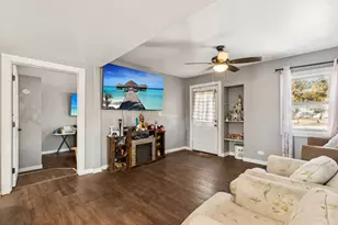 1618 Round Lake Dr, Round Lake Beach, IL 60073 - Photo 6