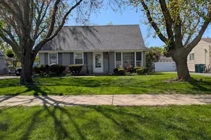 608 N Joyce St, Lombard, IL 60148 - Photo 2