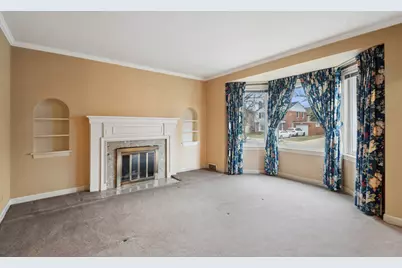 6843 N Loleta Avenue, Chicago, IL 60646 - Photo 2