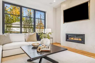 377 S Prairie Ave, Elmhurst, IL 60126 - Photo 14