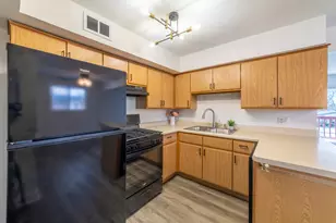 518 N Roberts Dr, Glenwood, IL 60425 - Photo 6