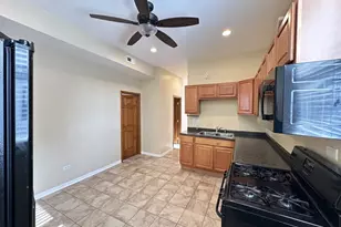 2028 N Hamlin Ave, Chicago, IL 60647 - Photo 4
