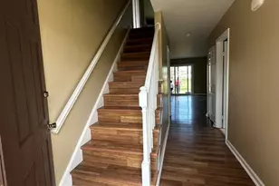 2152 Mallard Ln, Hanover Park, IL 60133 - Photo 2