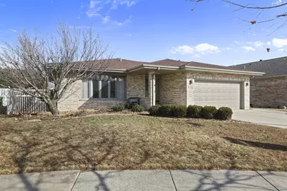 11405 Foxwoods Drive, Oak Lawn, IL 60453 - Photo 2