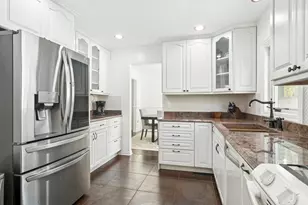 1318 Gail Dr, Buffalo Grove, IL 60089 - Photo 6