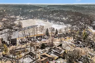 521 Pawnee Dr, Lake in the Hills, IL 60156 - Photo 6