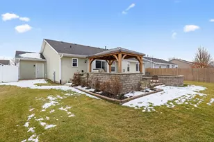 2018 Lafayette Dr, Belvidere, IL 61008 - Photo 22