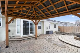 2018 Lafayette Dr, Belvidere, IL 61008 - Photo 32