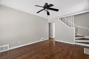 27 164th Pl, Calumet City, IL 60409 - Photo 2