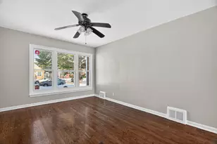 27 164th Pl, Calumet City, IL 60409 - Photo 4