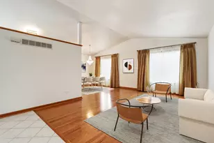 453 Hoxie Ave, Calumet City, IL 60409 - Photo 2