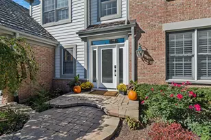 1802 Princeton Ct, Lake Forest, IL 60045 - Photo 2