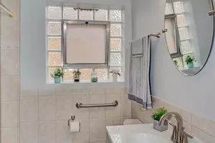 9521 S Sawyer Ave, Evergreen Park, IL 60805 - Photo 12