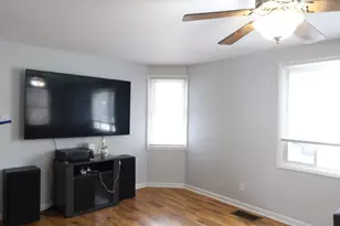 312 N Center Ave, Bradley, IL 60915 - Photo 4