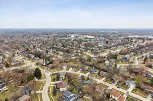 923 Mayfair Dr, Libertyville, IL 60048 - Photo 36