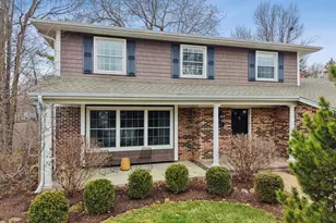 923 Mayfair Dr, Libertyville, IL 60048 - Photo 2