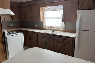 618 10th St, Peru, IL 61354 - Photo 6