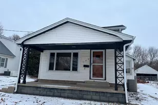 177 S Cone St, Farmington, IL 61531 - Photo 2