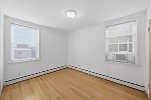 2429 W Farragut Ave, Chicago, IL 60625 - Photo 8