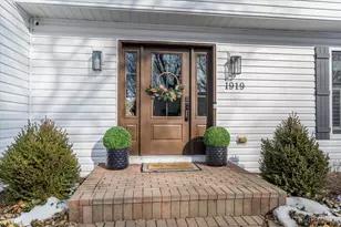 1919 Sheffield Ln, Geneva, IL 60134 - Photo 4