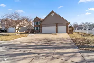 1064 N 129th Infantry Dr, Joliet, IL 60435 - Photo 1