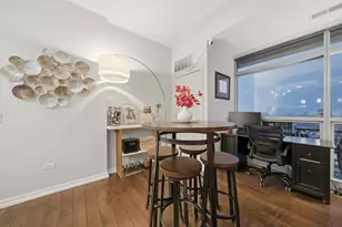 303 W Ohio St, Chicago, IL 60654 - Photo 12