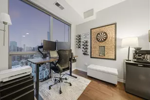 303 W Ohio St, Chicago, IL 60654 - Photo 8