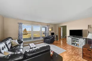 913 E 1st St, Gibson City, IL 60936 - Photo 8