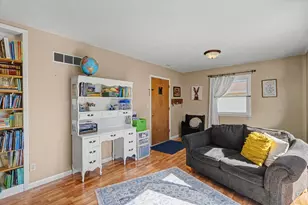 913 E 1st St, Gibson City, IL 60936 - Photo 20